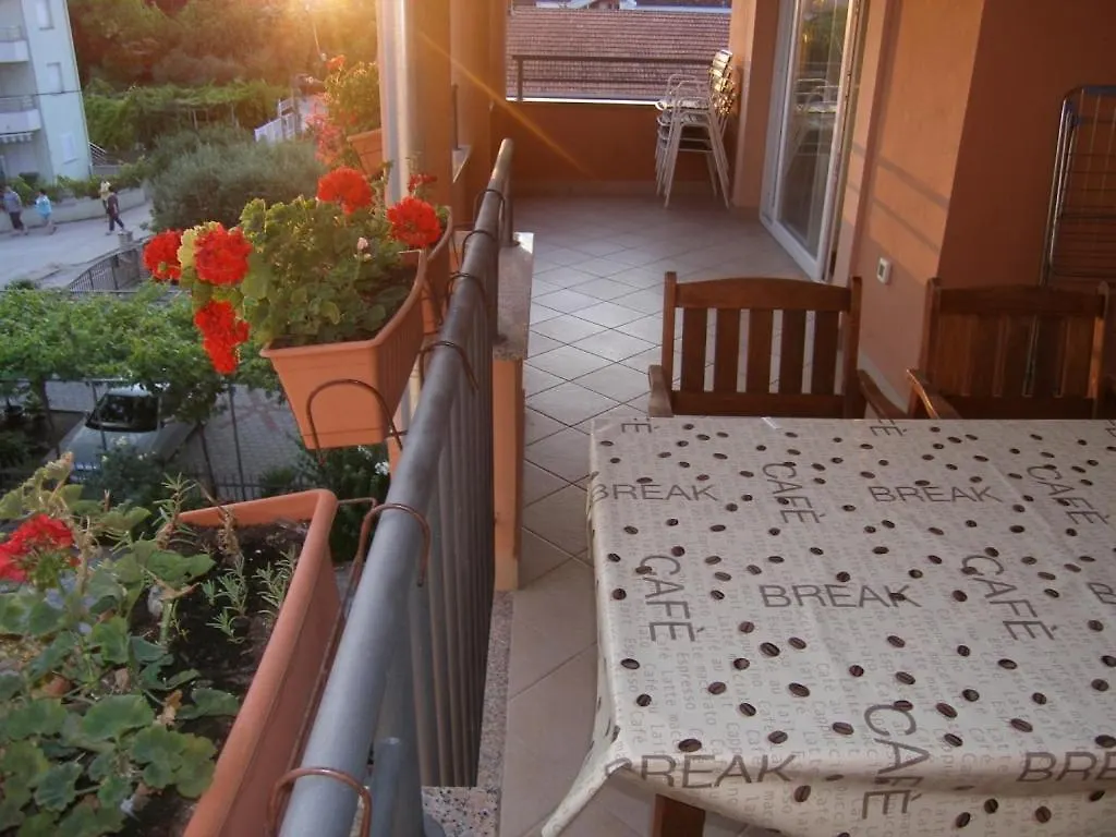 Apartment In Sukosan With Balcony, Air Conditioning, Wifi