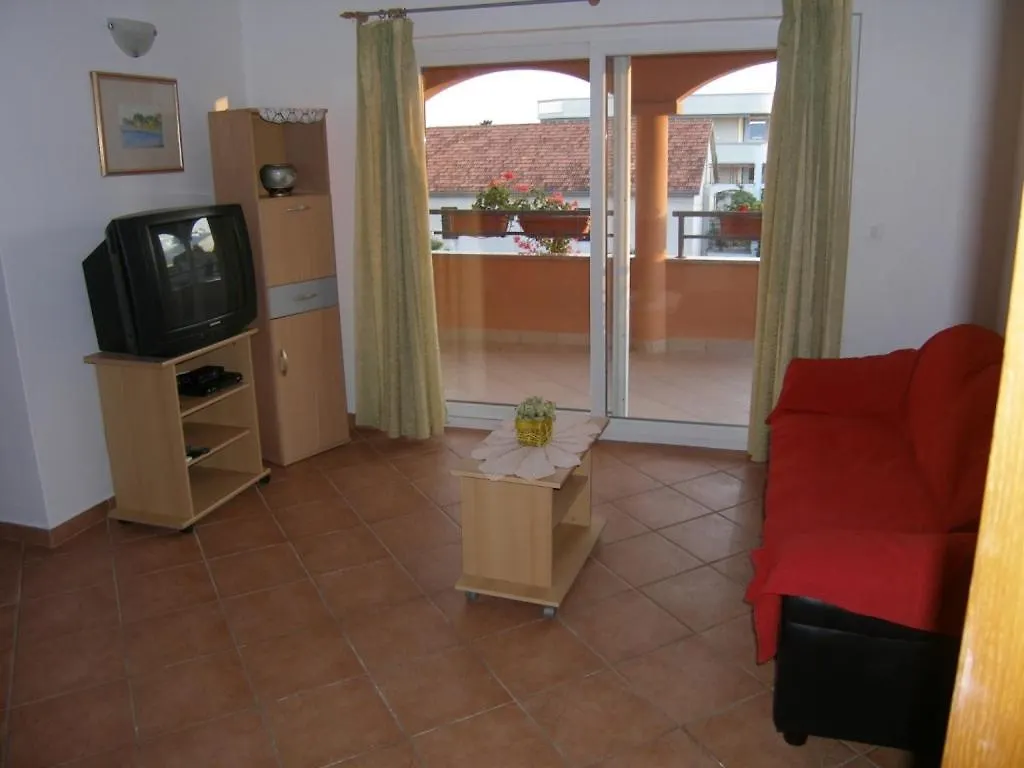 Apartment In Sukosan With Balcony, Air Conditioning, Wifi